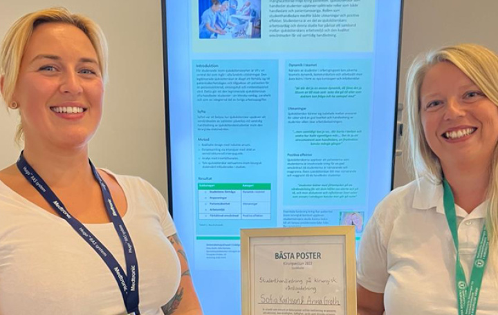 Anna Groth och Sofia Karlsson, vinnare av stipendiet Bästa poster 2022.