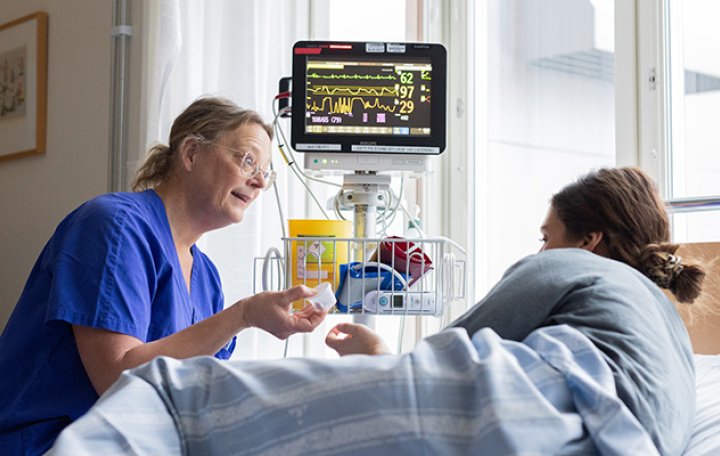 Sjuksköterska med patient